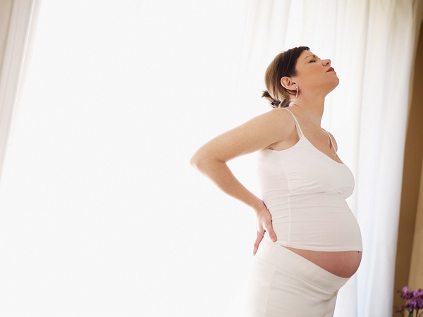 Tình trạng đau lưng ở mẹ bầu khi mang thai