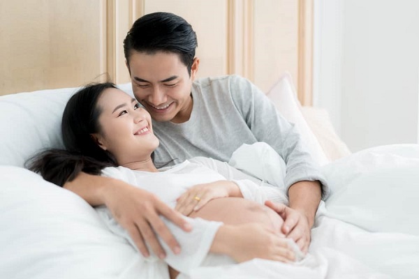 Yêu đúng tư thế sẽ giúp thoải mái cho vợ chồng và không ảnh hưởng đến thai nhi